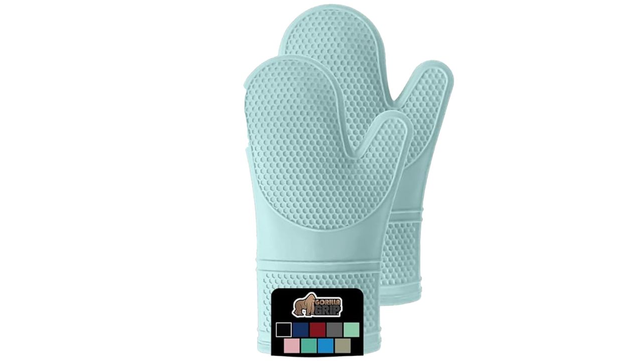 Gorilla Grip Silicone Oven Mitts in aqua.